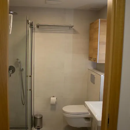 Enjoyharrachov Atraktivní Klidné 3 V Centru Harrachova S Parkováním, Velkou Terasou, Wifi-wlan, Sat Zdarma, Možností Dobíjení Auta, Výhledem Do Zahrady A Na Romantický Kostelík Apartmán