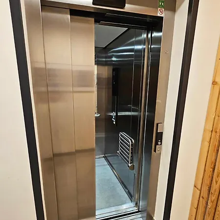 Apartment Enjoyharrachov Atraktivni Klidne 3 V Centru Harrachova S Parkovanim, Velkou Terasou, Wifi-wlan, Sat Zdarma, Moznosti Dobijeni Auta, Vyhledem Do Zahrady A Na Romanticky Kostelik Harrachov
