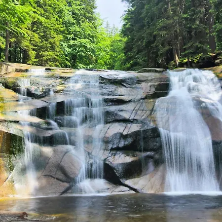 Enjoyharrachov Atraktivni Klidne 3 V Centru Harrachova S Parkovanim, Velkou Terasou, Wifi-wlan, Sat Zdarma, Moznosti Dobijeni Auta, Vyhledem Do Zahrady A Na Romanticky Kostelik Harrachov