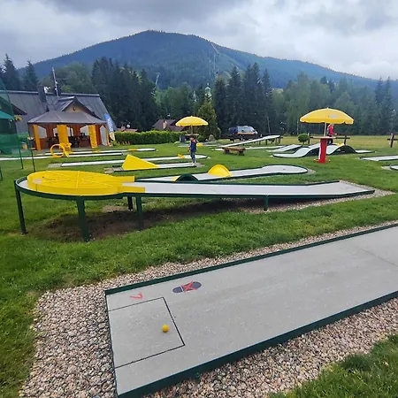 Apartment Enjoyharrachov Atraktivni Klidne 3 V Centru Harrachova S Parkovanim, Velkou Terasou, Wifi-wlan, Sat Zdarma, Moznosti Dobijeni Auta, Vyhledem Do Zahrady A Na Romanticky Kostelik