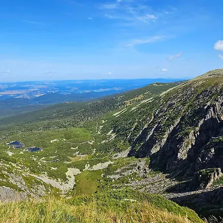 Apartment Enjoyharrachov Atraktivni Klidne 3 V Centru Harrachova S Parkovanim, Velkou Terasou, Wifi-wlan, Sat Zdarma, Moznosti Dobijeni Auta, Vyhledem Do Zahrady A Na Romanticky Kostelik Harrachov