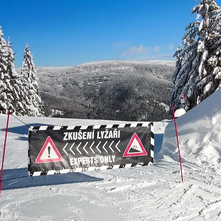 Enjoyharrachov Atraktivni Klidne 3 V Centru Harrachova S Parkovanim, Velkou Terasou, Wifi-wlan, Sat Zdarma, Moznosti Dobijeni Auta, Vyhledem Do Zahrady A Na Romanticky Kostelik Jen 150m Od Lanovky *