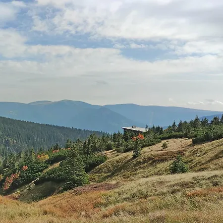 Enjoyharrachov Atraktivní Klidné 3 V Centru Harrachova S Parkováním, Velkou Terasou, Wifi-wlan, Sat Zdarma, Možností Dobíjení Auta, Výhledem Do Zahrady A Na Romantický Kostelík * Harrachov