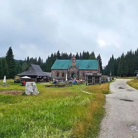 Enjoyharrachov Atraktivní Klidné 3 V Centru Harrachova S Parkováním, Velkou Terasou, Wifi-wlan, Sat Zdarma, Možností Dobíjení Auta, Výhledem Do Zahrady A Na Romantický Kostelík Apartmán Harrachov