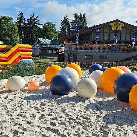 아파트 Enjoyharrachov Atraktivni Klidne 3 V Centru Harrachova S Parkovanim, Velkou Terasou, Wifi-wlan, Sat Zdarma, Moznosti Dobijeni Auta, Vyhledem Do Zahrady A Na Romanticky Kostelik 하라포프
