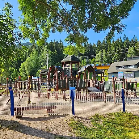 Enjoyharrachov Atraktivni Klidne 3 V Centru Harrachova S Parkovanim, Velkou Terasou, Wifi-wlan, Sat Zdarma, Moznosti Dobijeni Auta, Vyhledem Do Zahrady A Na Romanticky Kostelik *