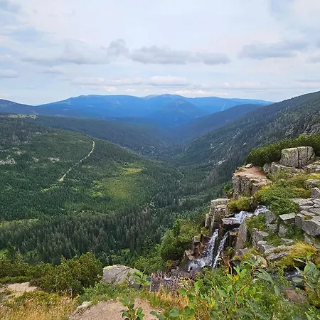 Enjoyharrachov Atraktivní Klidné 3 V Centru Harrachova S Parkováním, Velkou Terasou, Wifi-wlan, Sat Zdarma, Možností Dobíjení Auta, Výhledem Do Zahrady A Na Romantický Kostelík Harrachov