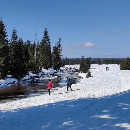 Enjoyharrachov Atraktivní Klidné 3 V Centru Harrachova S Parkováním, Velkou Terasou, Wifi-wlan, Sat Zdarma, Možností Dobíjení Auta, Výhledem Do Zahrady A Na Romantický Kostelík Apartmán