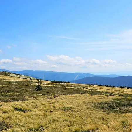 Enjoyharrachov Atraktivní Klidné 3 V Centru Harrachova S Parkováním, Velkou Terasou, Wifi-wlan, Sat Zdarma, Možností Dobíjení Auta, Výhledem Do Zahrady A Na Romantický Kostelík